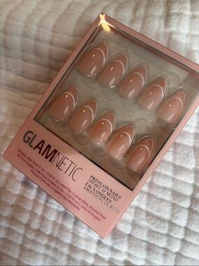 Glamnetic Nude Pink Press-On Nails - Almond French Tip Set